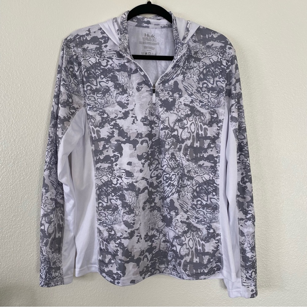 HUK Long Sleeve Camo Quarter Zip Hooded Gray and White Shirt Jacket Men XL
